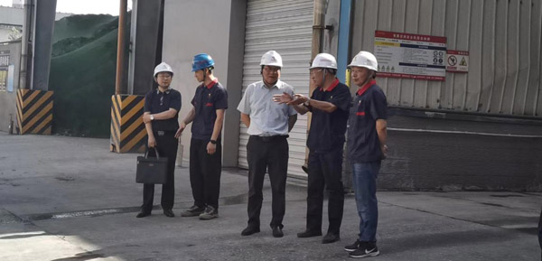 集團公司黨委委員、股份公司黨委書記、總經(jīng)理蔣培進到建材公司調(diào)...